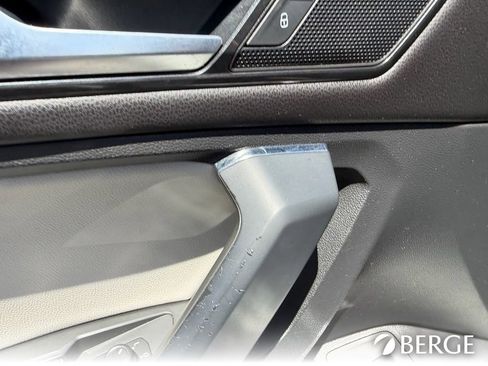 Used 2018 Volkswagen Tiguan SEL FWD image 26