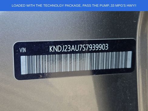 Used 2025 Kia Soul LX w/ LX Technology Package FWD image 27