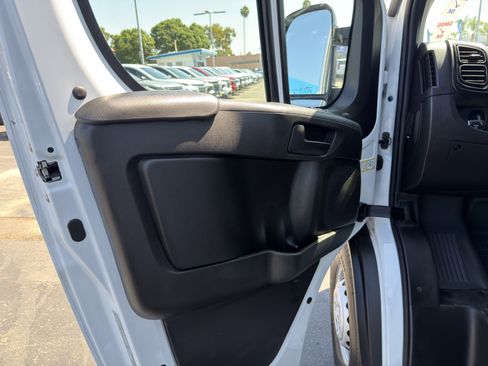 Used 2025 RAM ProMaster 2500 w/ Convenience Group FWD image 22