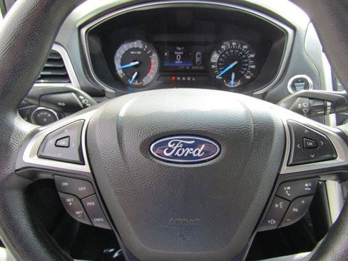 Used 2018 Ford Fusion SE FWD image 16