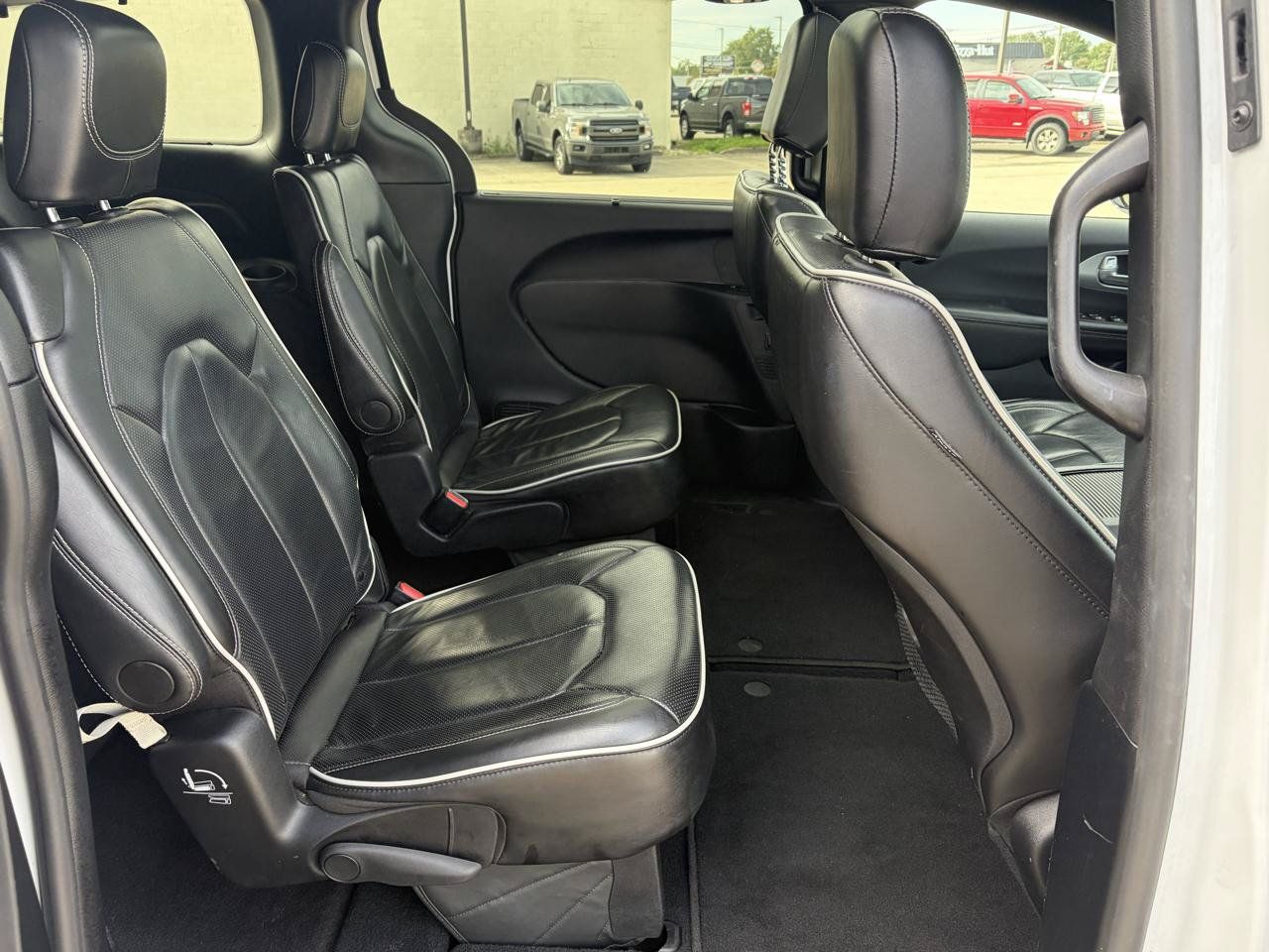 Used 2025 Chrysler Pacifica Limited FWD image 10