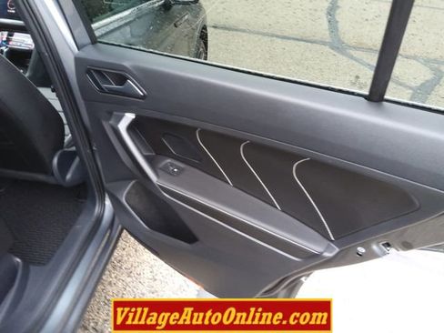 Used 2023 Volkswagen Tiguan SEL R-Line image 30