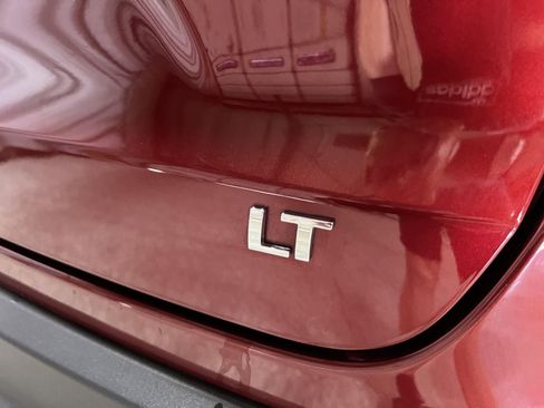 Used 2025 Chevrolet Trax LT FWD image 9