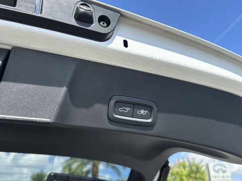 Used 2023 Volvo XC40 B4 Plus w/ Protection Package Premier FWD image 9