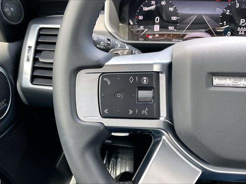 Certified 2025 Land Rover Discovery S AWD/4WD image 22