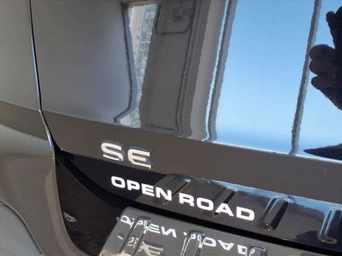 Certified 2022 Volkswagen Taos SE image 17