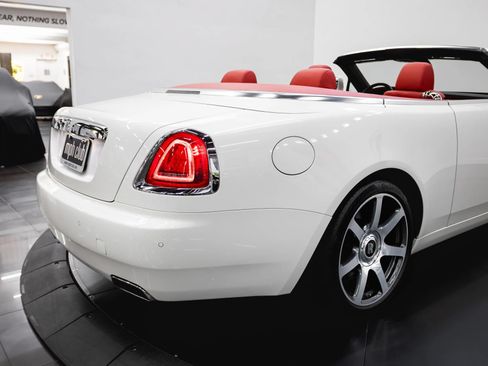 Used 2017 Rolls-Royce Dawn RWD image 35