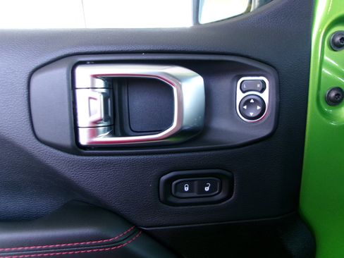 New 2025 Jeep Wrangler Unlimited Rubicon image 12