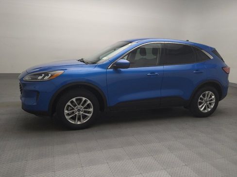 Used 2020 Ford Escape SE image 2