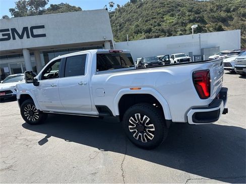 New 2025 GMC Sierra 3500 Denali Ultimate image 3