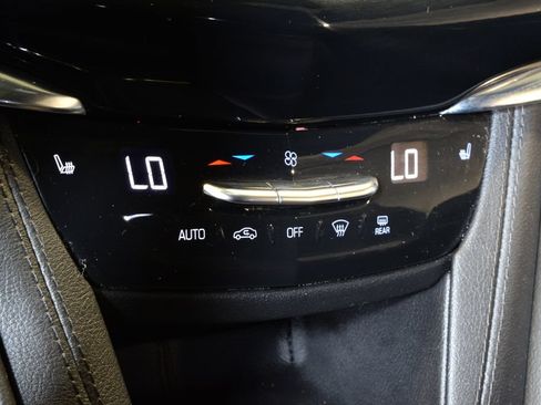 Used 2022 Cadillac XT6 Sport w/ Technology Package AWD/4WD image 25