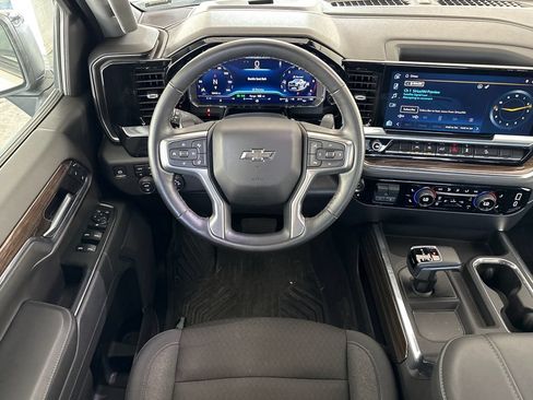 Used 2024 Chevrolet Silverado 1500 LT Trail Boss w/ Dark Appearance Package AWD/4WD image 18
