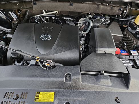 Used 2019 Toyota Highlander Limited image 29