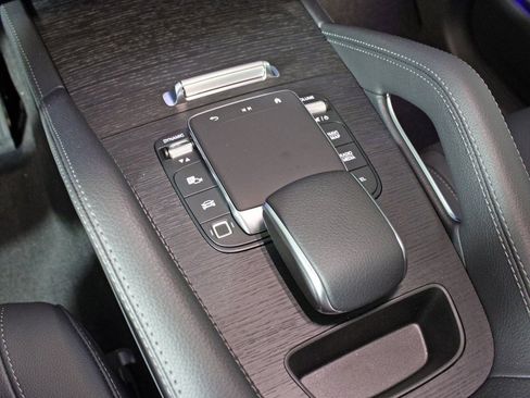 Certified 2025 Mercedes-Benz GLE 450 4MATIC image 26