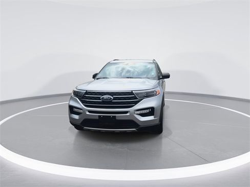 Used 2021 Ford Explorer XLT w/ Equipment Group 202A image 3