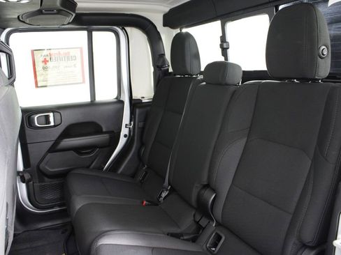 Used 2023 Jeep Gladiator Overland image 20
