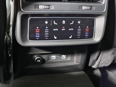 Used 2021 Audi Q8 Premium Plus w/ Premium Plus Package AWD/4WD image 29