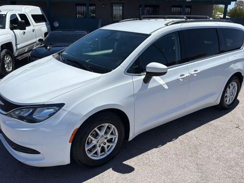 Used 2020 Chrysler Voyager Lxi image 2