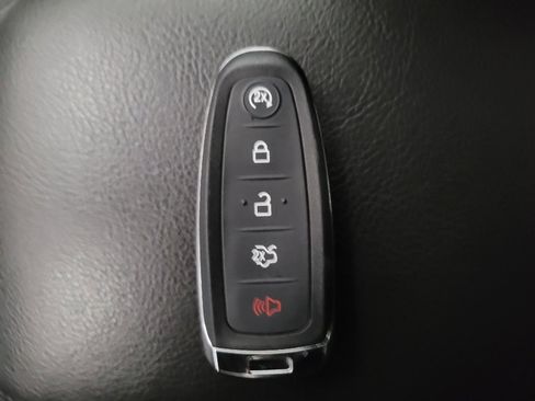 Used 2018 Ford Focus Titanium w/ Titanium Technology Package FWD image 32