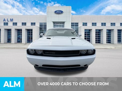 Used 2013 Dodge Challenger SXT image 2