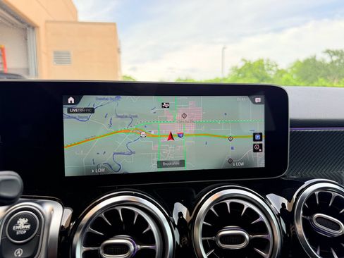 Used 2021 Mercedes-Benz GLB 250 image 16