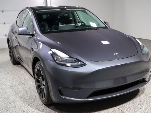 Used 2021 Tesla Model Y Long Range image 5