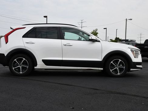 Used 2024 Kia Niro EX FWD image 8
