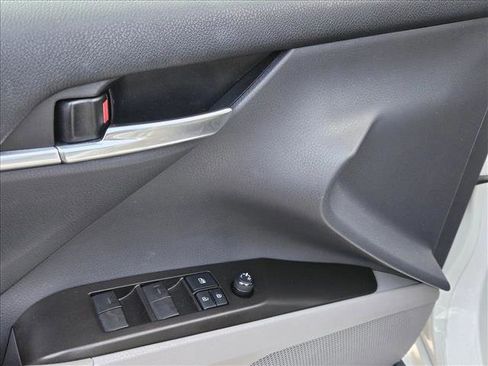 Used 2022 Toyota Camry SE image 7