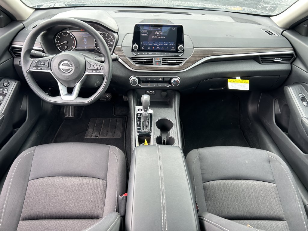 Used 2025 Nissan Altima 2.5 SV FWD image 27