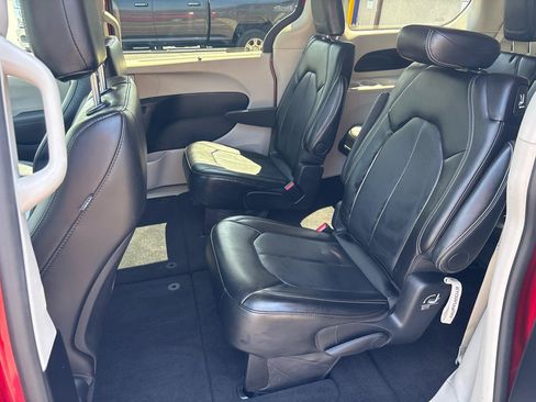 Used 2024 Chrysler Pacifica Touring-L FWD image 28