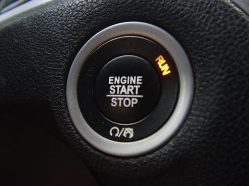 Used 2018 Chrysler 300 Limited AWD/4WD image 27