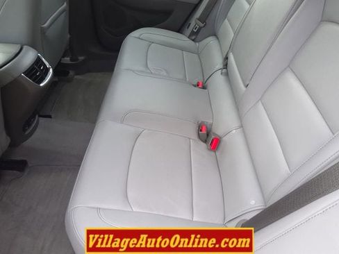 Used 2017 Chevrolet Malibu LT w/ Leather Package image 24