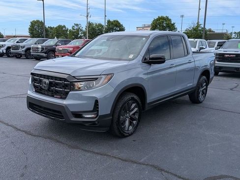 Used 2025 Honda Ridgeline Sport image 7