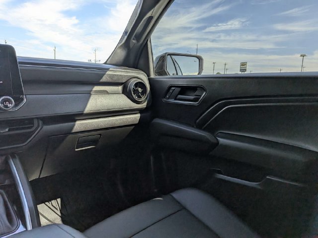 Used 2026 Chevrolet Colorado Trail Boss AWD/4WD image 15