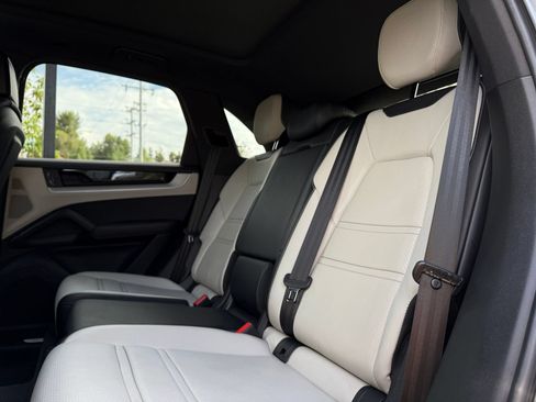 Certified 2024 Porsche Cayenne S AWD/4WD image 30