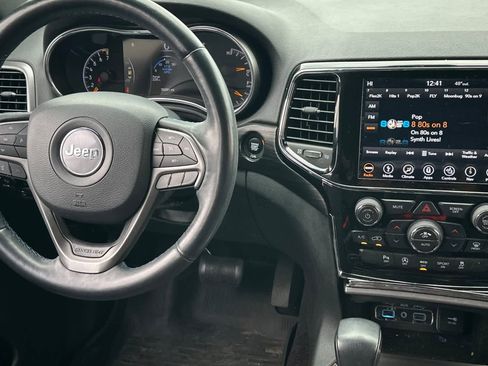 Used 2019 Jeep Grand Cherokee Laredo image 14
