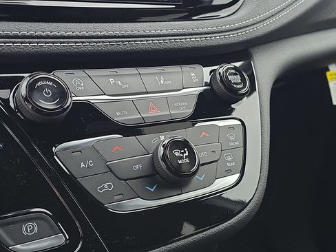 New 2026 Chrysler Pacifica Select w/ S Appearance Package image 15