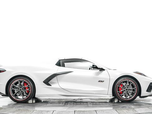 Used 2023 Chevrolet Corvette Stingray Premium Conv w/ Z51 Performance Package image 18