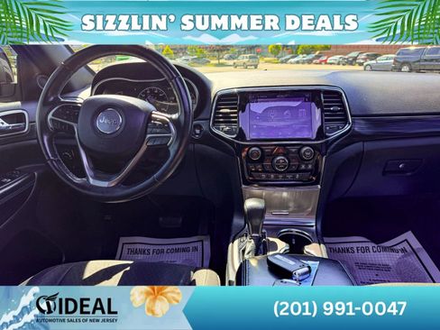 Used 2019 Jeep Grand Cherokee Laredo AWD/4WD image 23