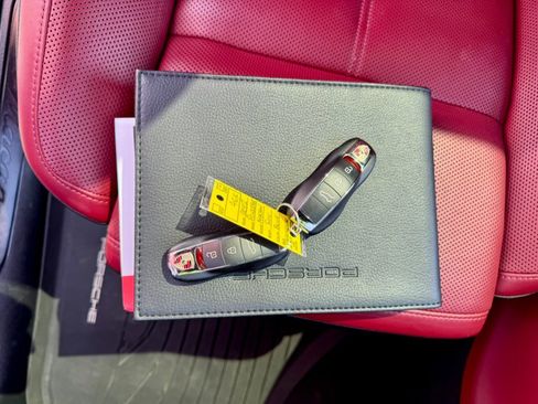 Used 2022 Porsche Macan image 24