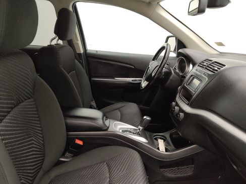 Used 2020 Dodge Journey SE w/ SE Popular Equipment Group image 21