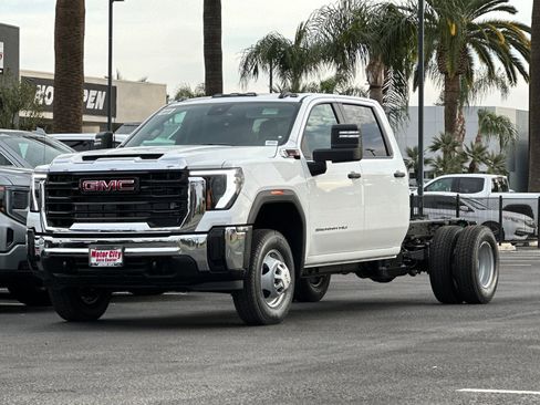 New 2026 GMC Sierra 3500 Pro w/ Convenience Package image 8