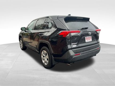 Used 2022 Toyota RAV4 LE image 7