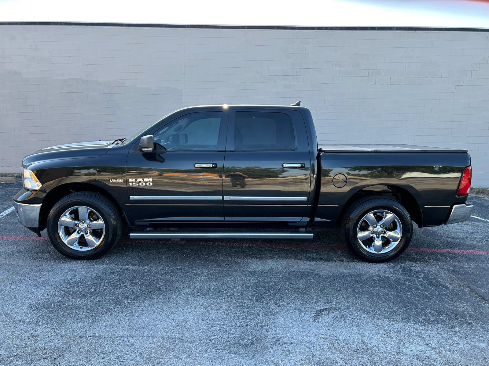 Used 2016 RAM 1500 Lone Star RWD image 3