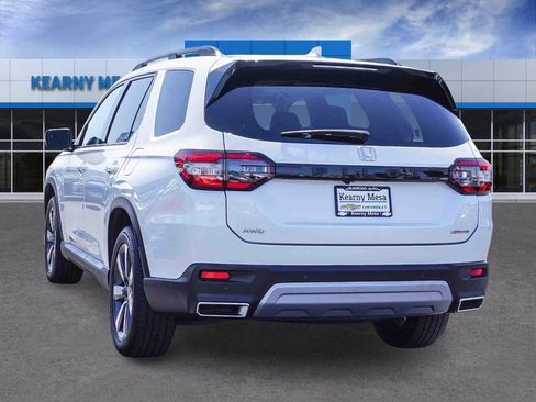 Used 2023 Honda Pilot Touring image 4