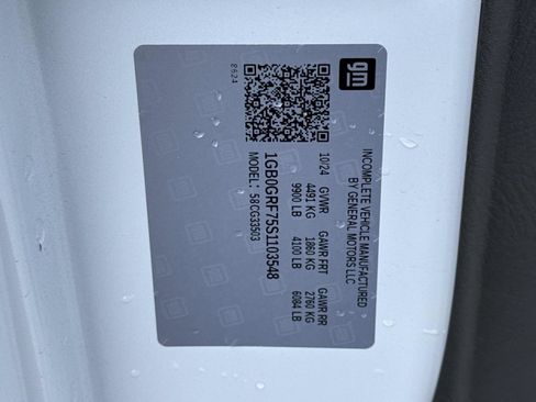 New 2025 Chevrolet Express 3500 w/ Power Convenience Package image 18