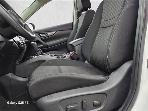 Used 2020 Nissan Rogue SV FWD image 10