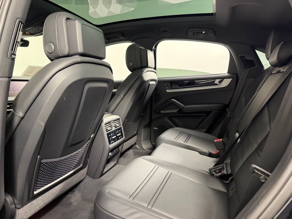 Certified 2026 Porsche Cayenne Coupe AWD/4WD image 37
