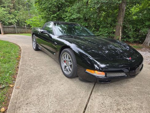 Used 2004 Chevrolet Corvette Z06 w/ Memory Package RWD image 10
