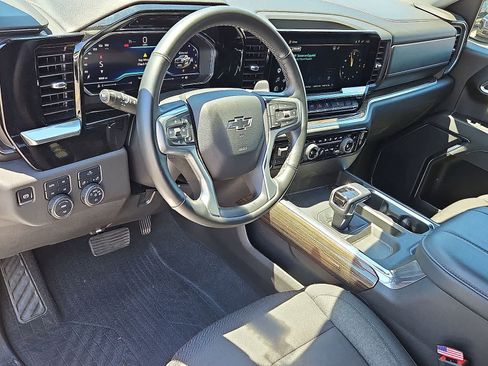 Used 2025 Chevrolet Silverado 1500 LT Trail Boss AWD/4WD image 16